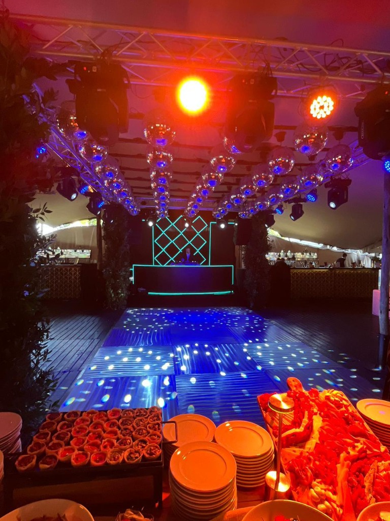 Evento privado con pista LED y DJ booth